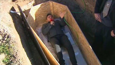 Lo último en Halloween: ¡Enterrarse vivo!