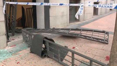 Un taxista graba con el móvil un alunizaje en la milla de oro