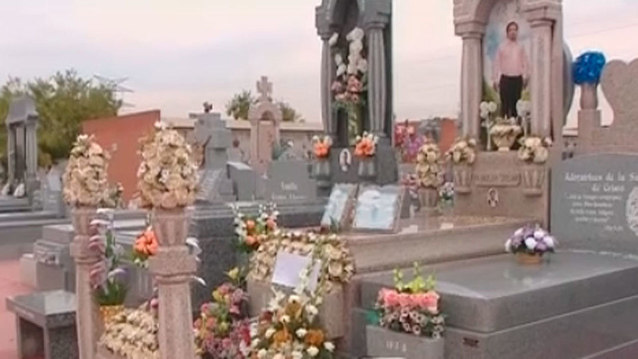 Cerca de un millón de madrileños acude en Todos los Santos a los cementerios