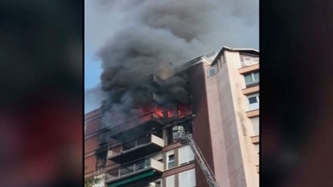 Un muerto y un herido crítico al quemarse una vivienda en Barcelona