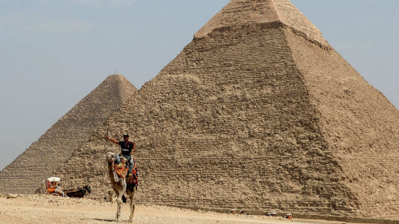 La física de partículas saca a la luz nueva cámara en la pirámide de Keops