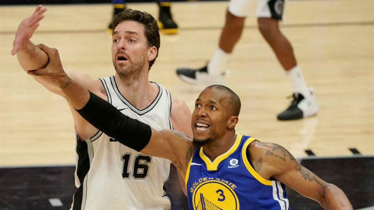 Pau Gasol ante los Warriors