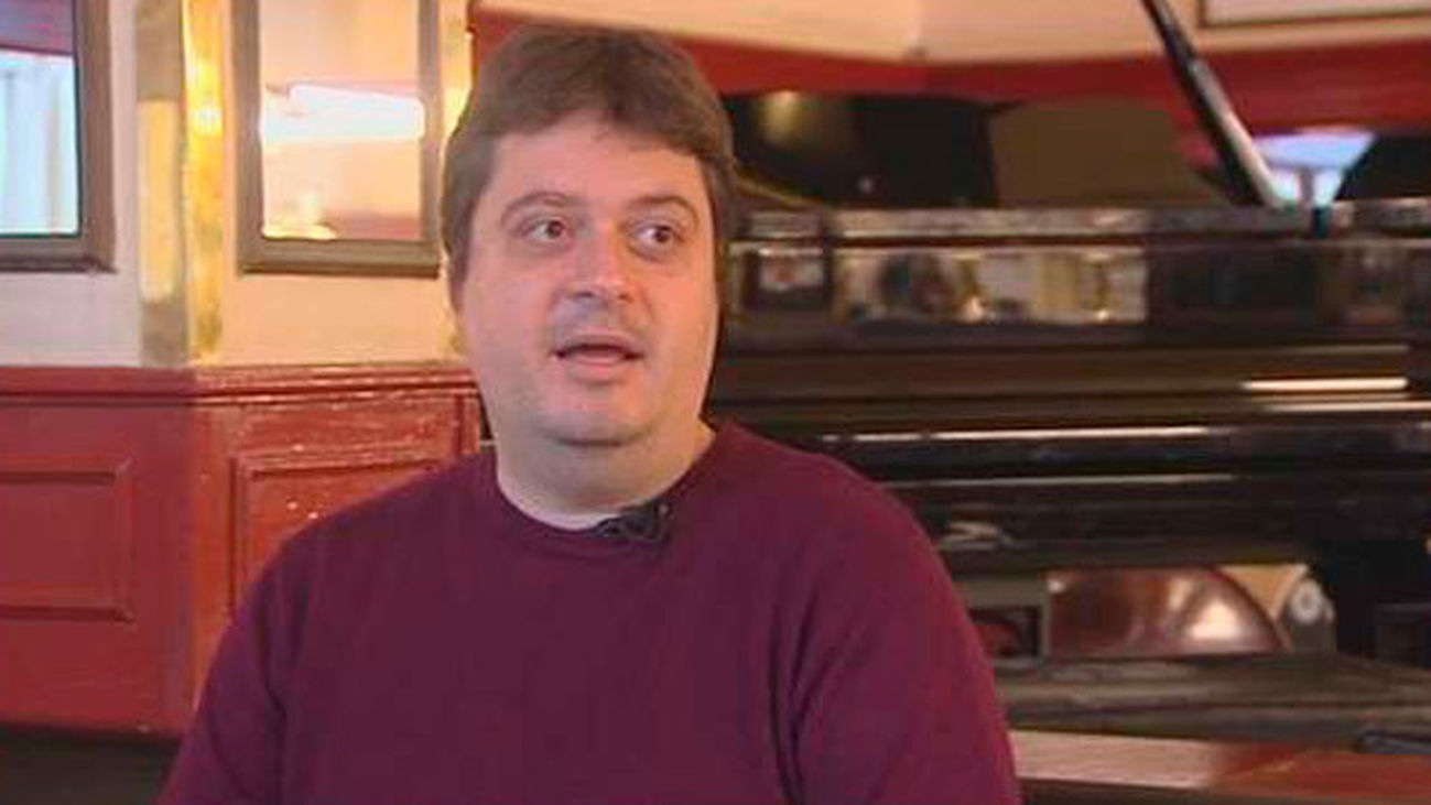 Manuel Bartual, autor del primer 'best seller' español en Twitter, publicará novela con Planeta en 2018