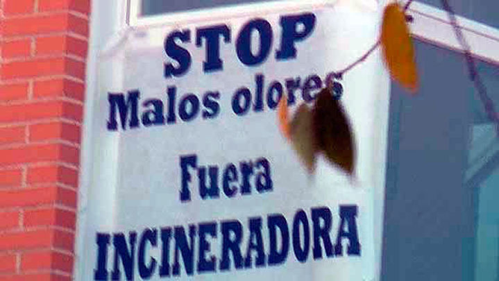 Vecinos de Rivas dan 1.500 firmas a Carmena contra los olores de Valdemingómez