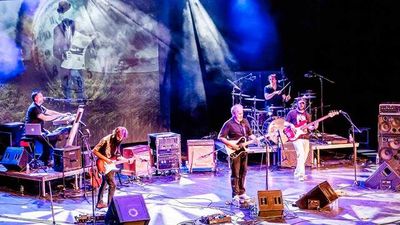 Asfalto cumple 45 años sobre los escenarios