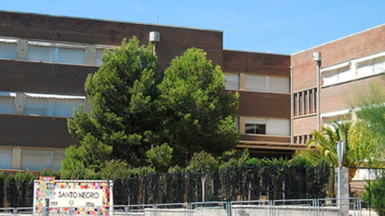 Herida grave por un disparo de su expareja al recoger a su hijo del colegio en Elda