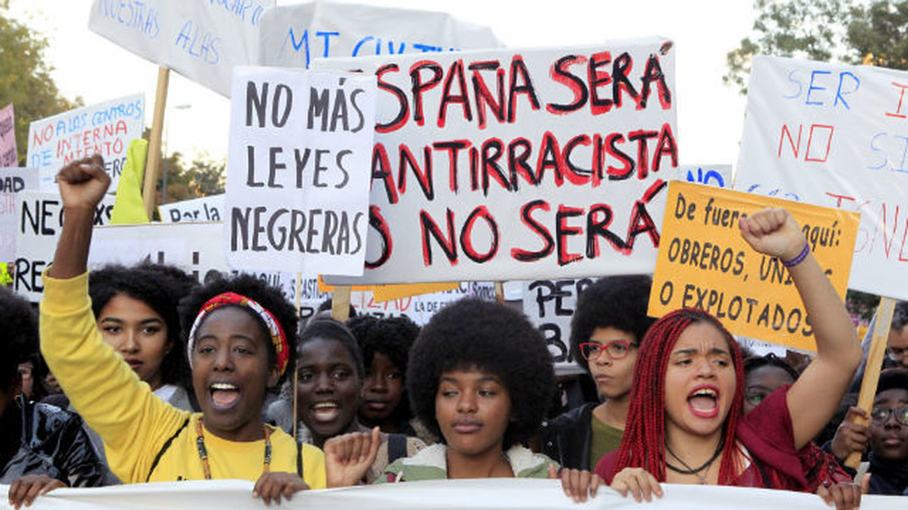 Cientos de personas se manifiestan en Madrid por una sociedad sin racismo