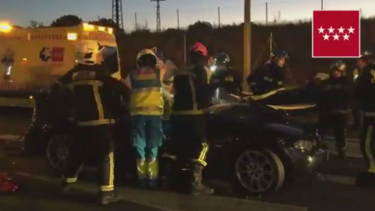 Cuatro heridos en el choque frontal de dos vehículos en Tres Cantos