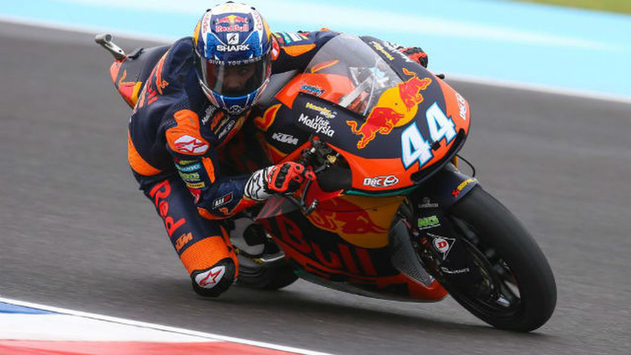 El portugués Miguel Oliveira gana en Valencia