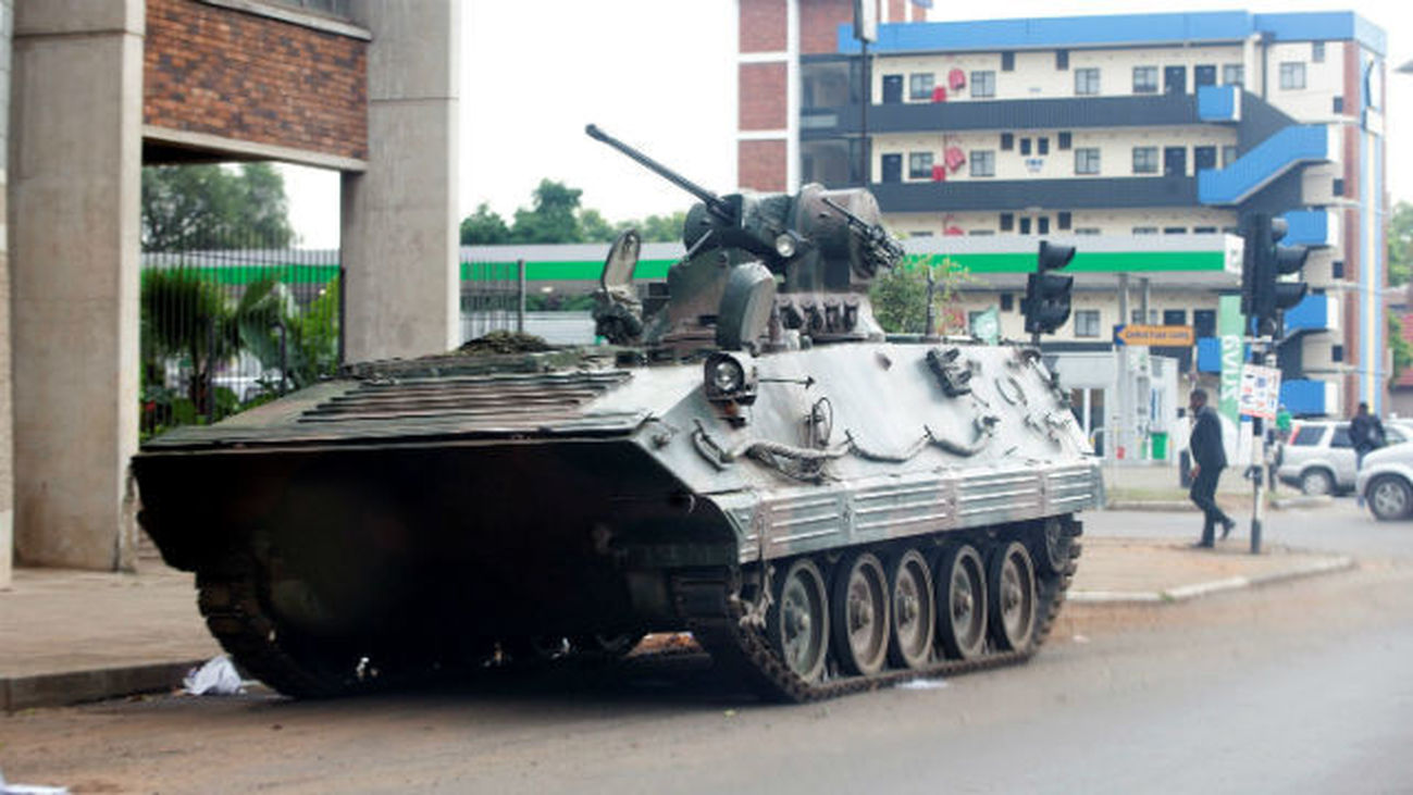 Mugabe se resiste a dimitir en las negociaciones con los militares