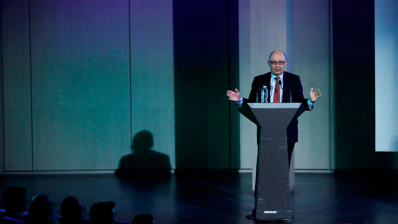 Montoro quiere rebajar el IRPF a contribuyentes "con cierta edad" a modo de "prima fiscal"