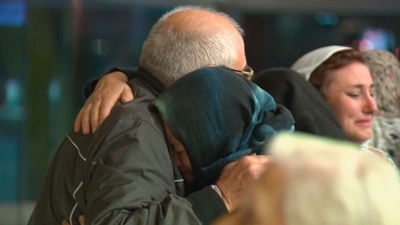 Cálido reencuentro en Barajas de una familia hispano-siria tras huir de la guerra