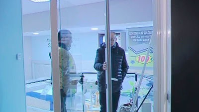 Insólito robo en Vallecas de edredones, almohadas y perfumes