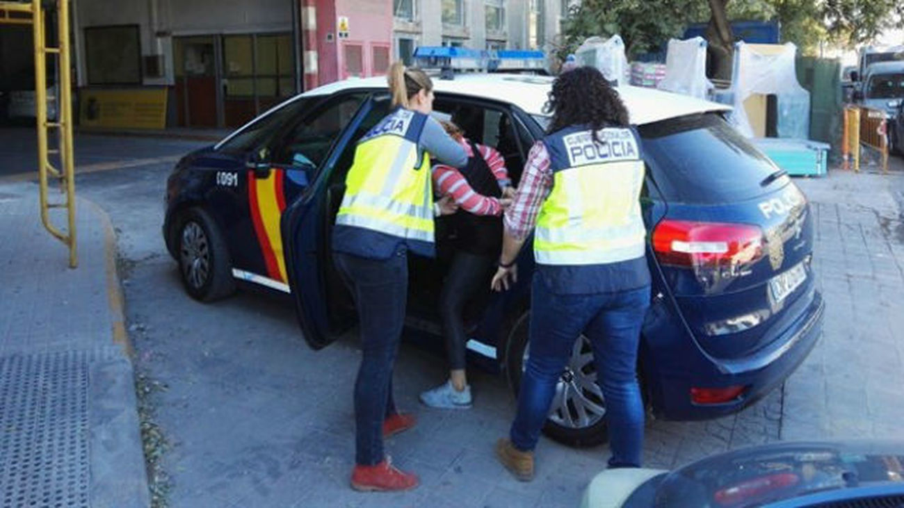 Detenida una empleada del hogar por estafar 300.000 euros a la anciana enferma que cuidaba