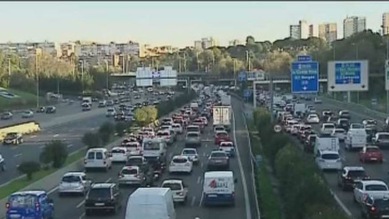 Este miércoles seguirán las limitaciones a la velocidad y al aparcamiento en Madrid