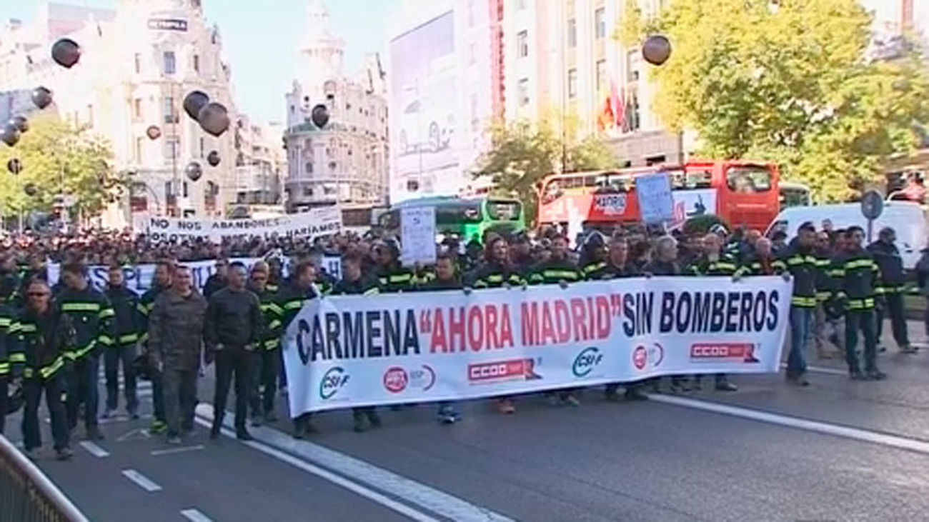 Los bomberos de Madrid se manifiestan para pedir más efectivos