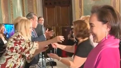 Cifuentes entrega los galardones a los farmacéuticos de Madrid