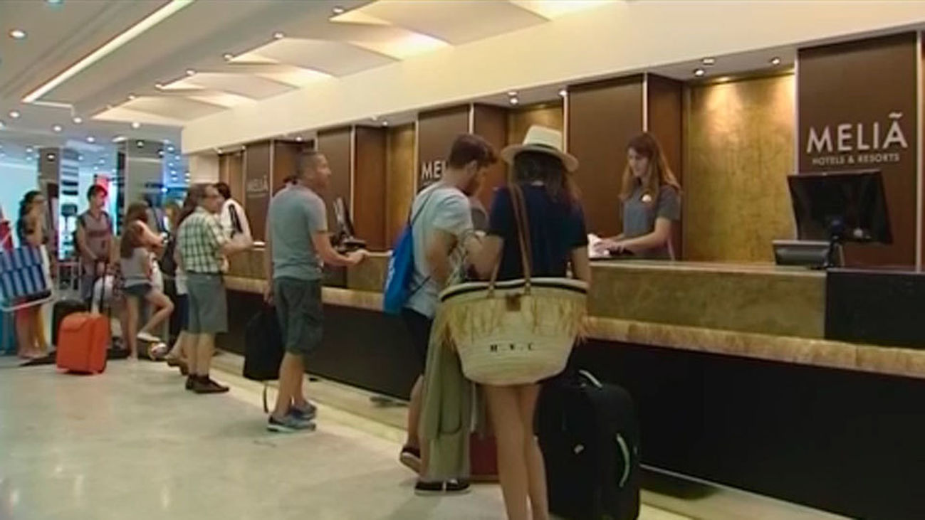 Los españoles gastamos más en restaurantes y vacaciones que la media europea