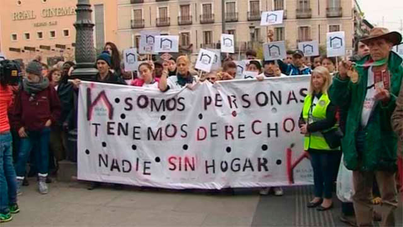 Cientos de personas sin hogar se manifiestan en Madrid contra la indiferencia de la sociedad