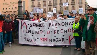 Cientos de personas sin hogar se manifiestan en Madrid contra la indiferencia de la sociedad