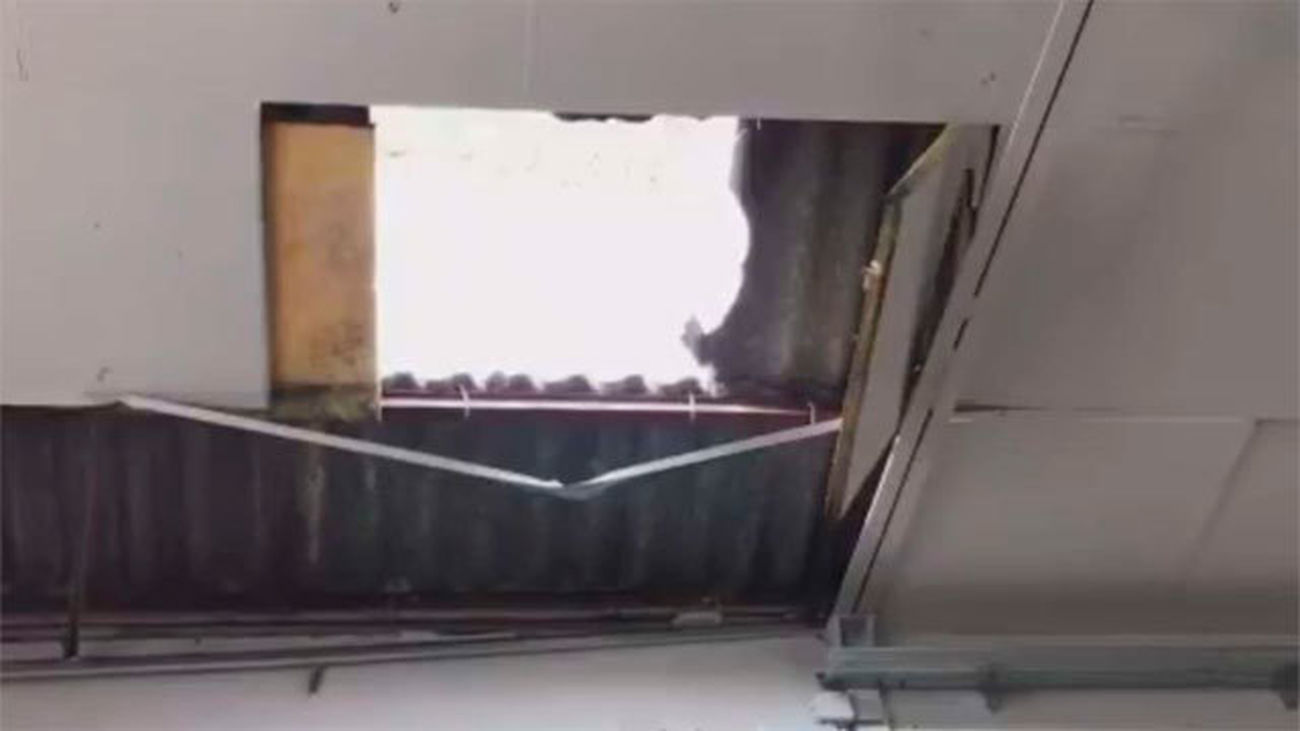 Hueco por el que cayó el operario