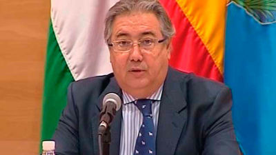 Zoido aboga por nuevos CIE con un cuerpo civil de funcionarios