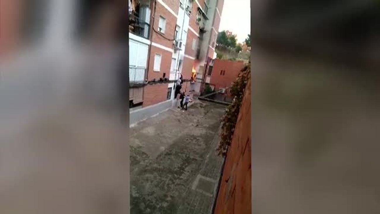 Aparatoso incendio en el Barrio del Pilar