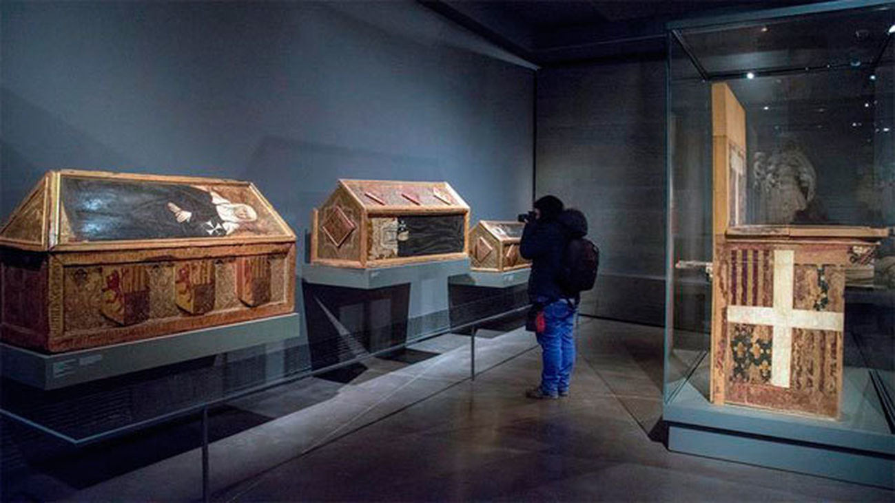 Puigdemont acusa al PSC de ser "cómplice del expolio" de los bienes de Sijena