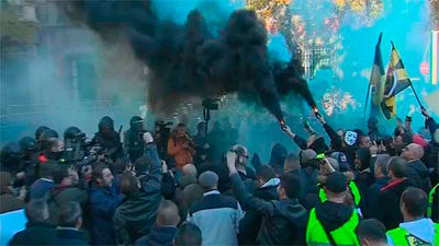 Los taxistas paran de forma masiva contra las licencias de Uber o Cabify