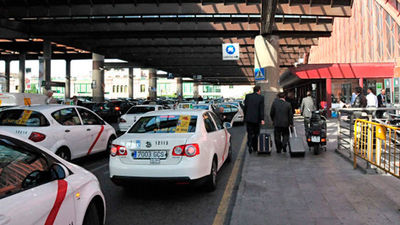Vuelven los taxis a Madrid aunque advierten que harán más paros