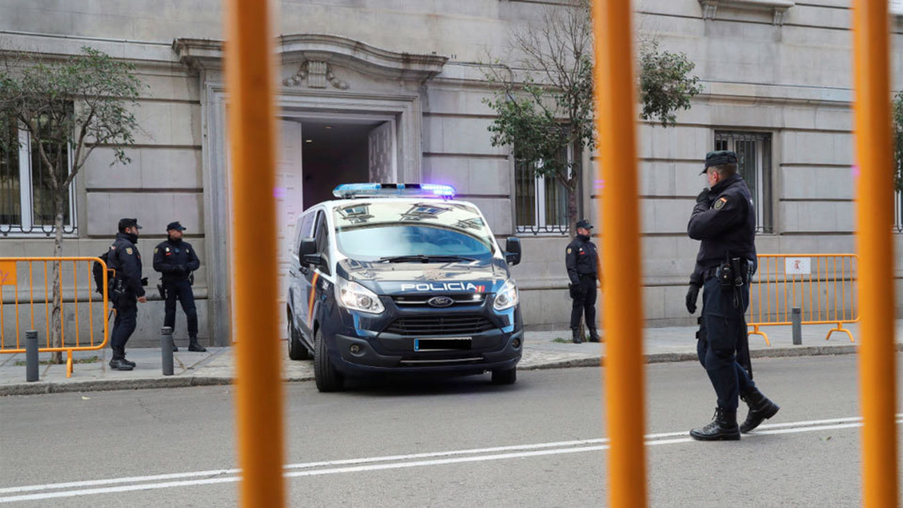 Un furgón policial llega al Tribunal Supremo, donde declaran los ocho exconsellers encarcelados