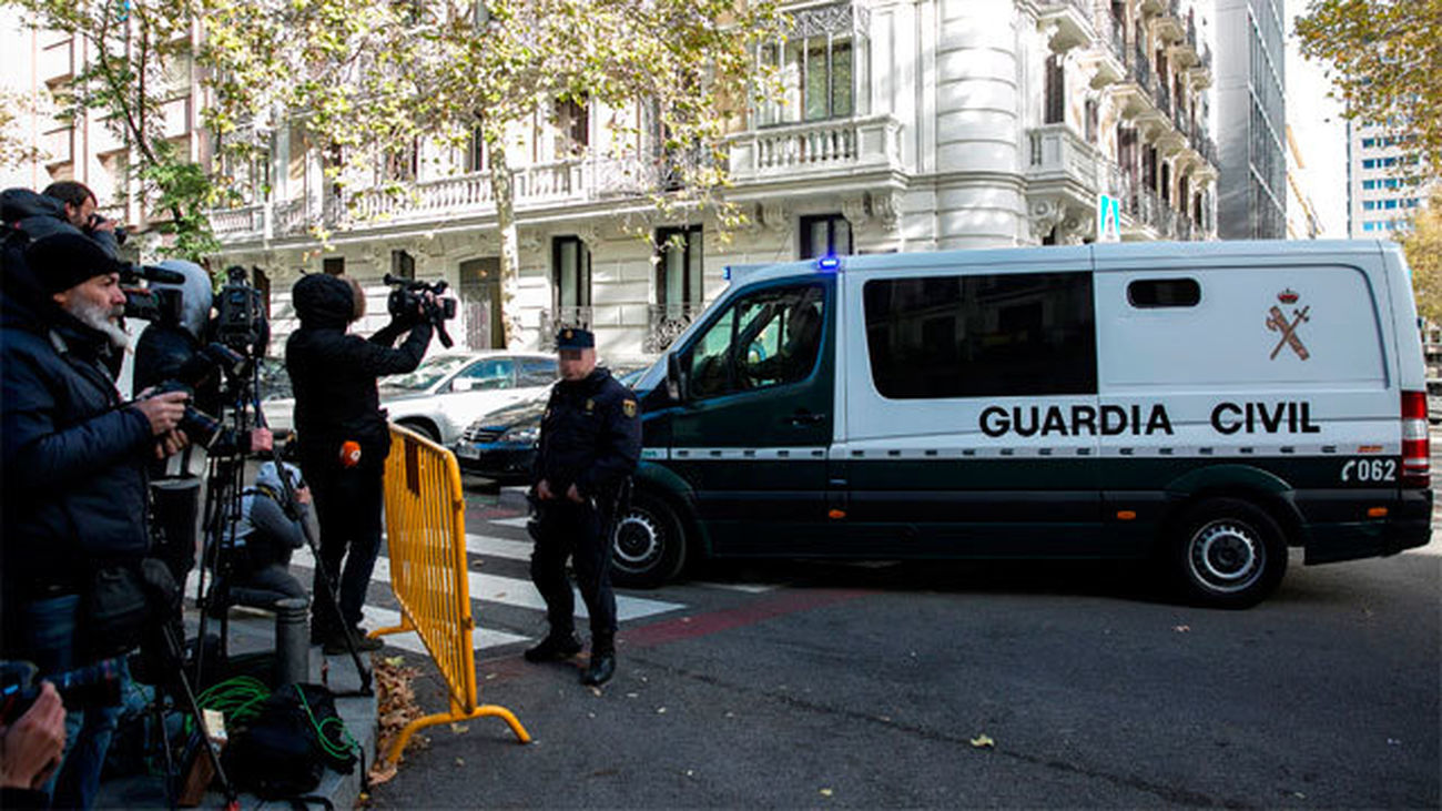 El Fiscal pide que los exconsellers y 'los jordis' sigan en prisión pese a acatar el 155