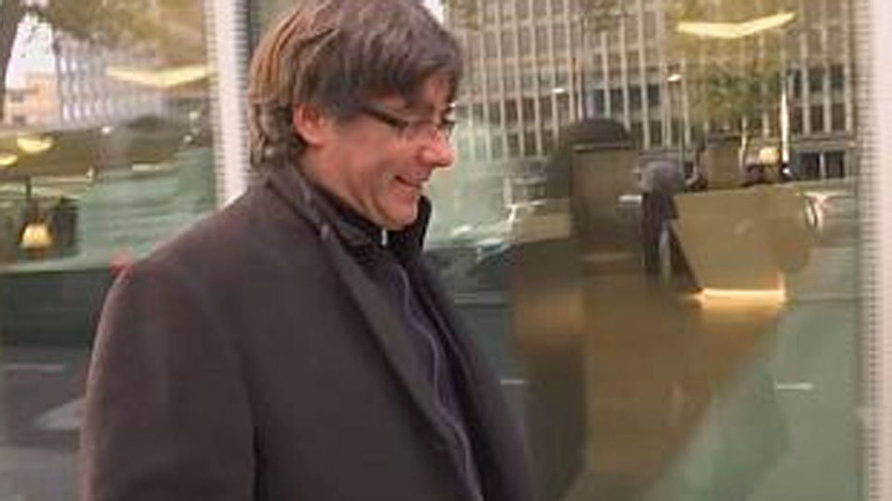 El juez Llarena retira la orden de detención europea contra Puigdemont