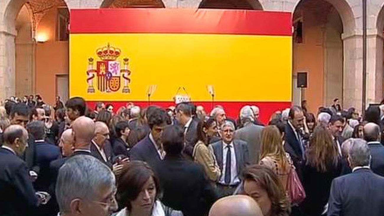 Madrid celebra el Día de la Constitución con la vista en  el 21-D en Cataluña