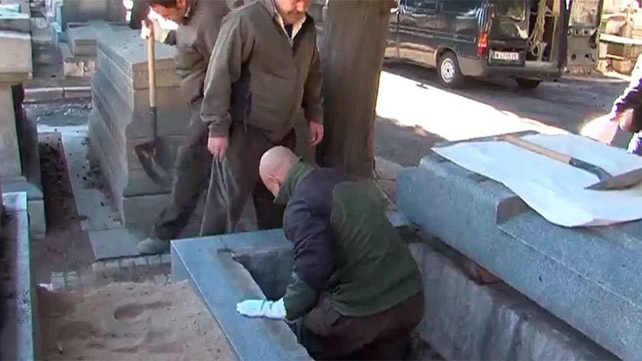 Los profesionales de la muerte