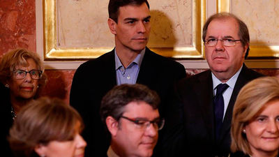 Pedro Sánchez afirma que en 2018 se empezará a "trabajar en la actualización de la Constitución"