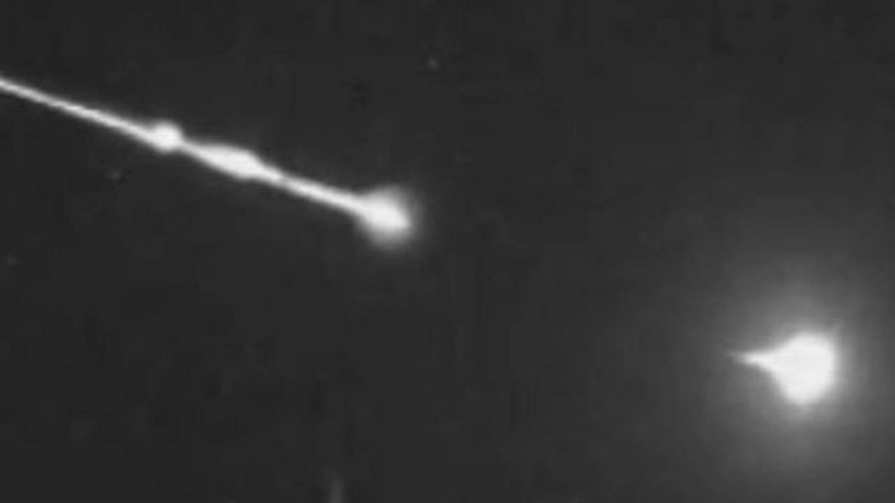 Una roca de un asteroide genera una gran bola de fuego sobre el Mediterráneo