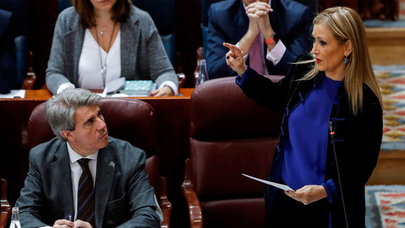 Cifuentes afea a Aguado que no haya sido capaz de entregar las enmiendas a tiempo