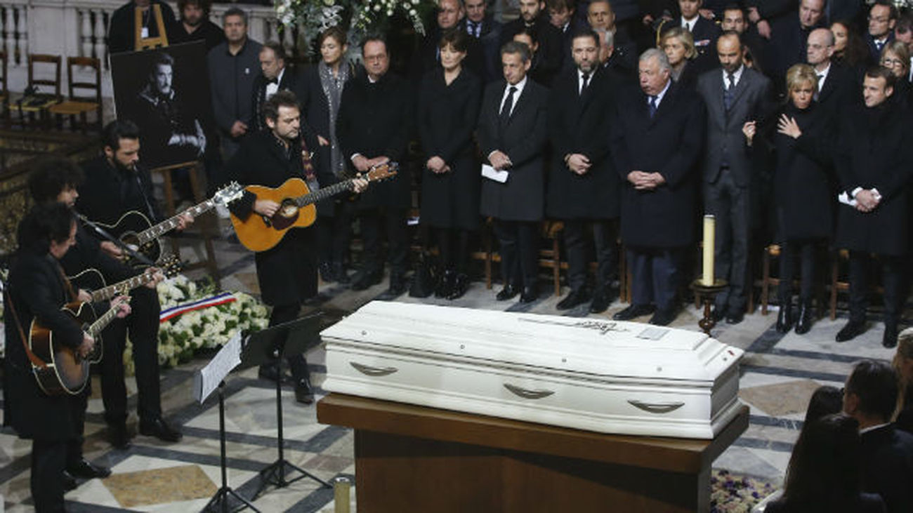 Francia llora a Hallyday, el ídolo que llevó el rock al país de la "chanson"