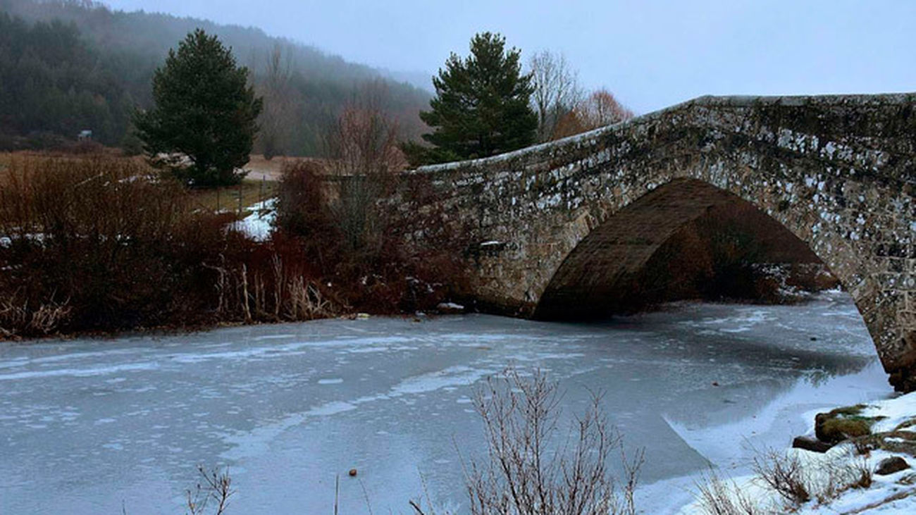 El río Duero helado a su paso por Covaleda