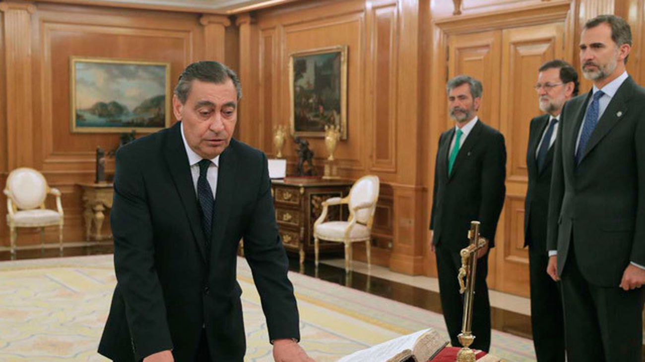 Melgar jura ante el Rey como fiscal general en presencia de Rajoy y Lesmes