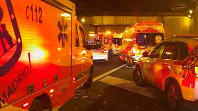 Un motorista sufre un accidente en la M-30 y le descubren 4 puñaladas al atenderle