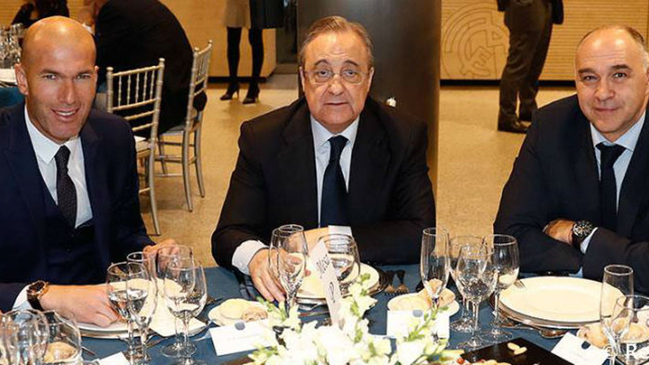 El Real Madrid de fútbol y baloncesto celebra su comida navideña