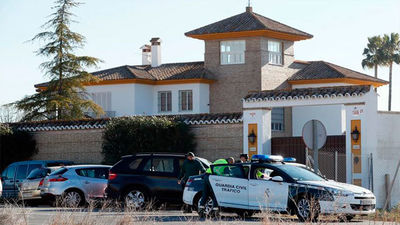 Muere un atracador en un tiroteo en una vivienda de Mairena del Aljarafe (Sevilla)