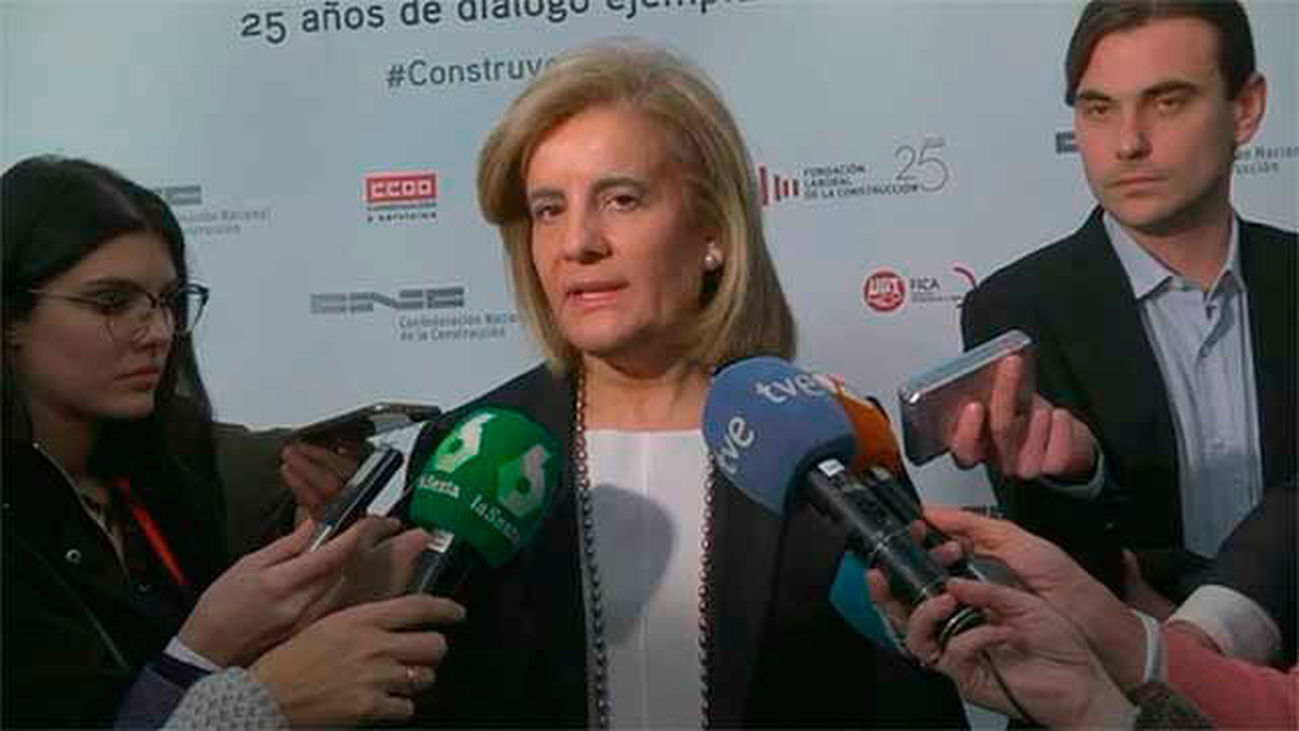 Báñez pide a los grupos políticos que se sumen al acuerdo del salario mínimo