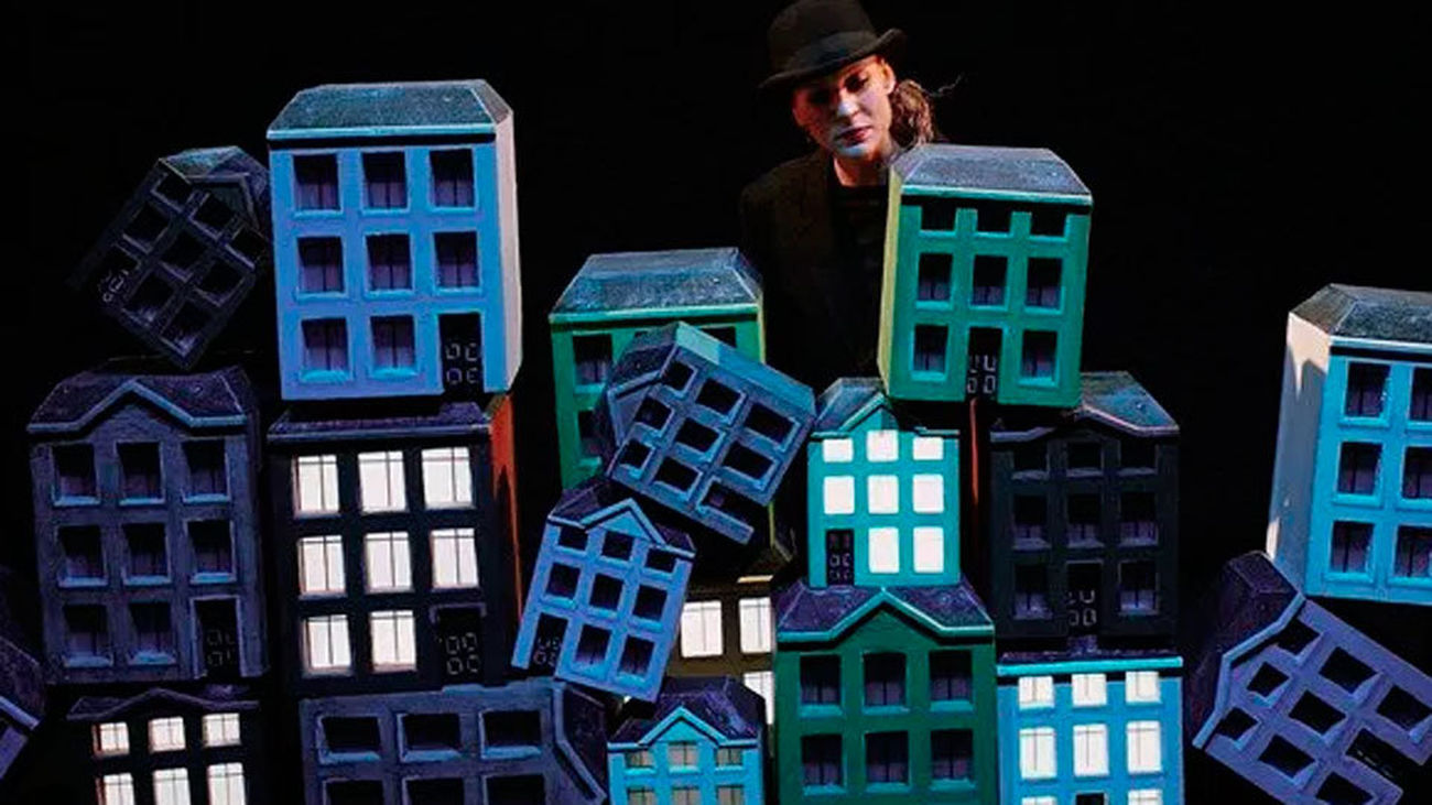 'Nubes' lleva el mundo de Magritte a los niños en los Teatros del Canal