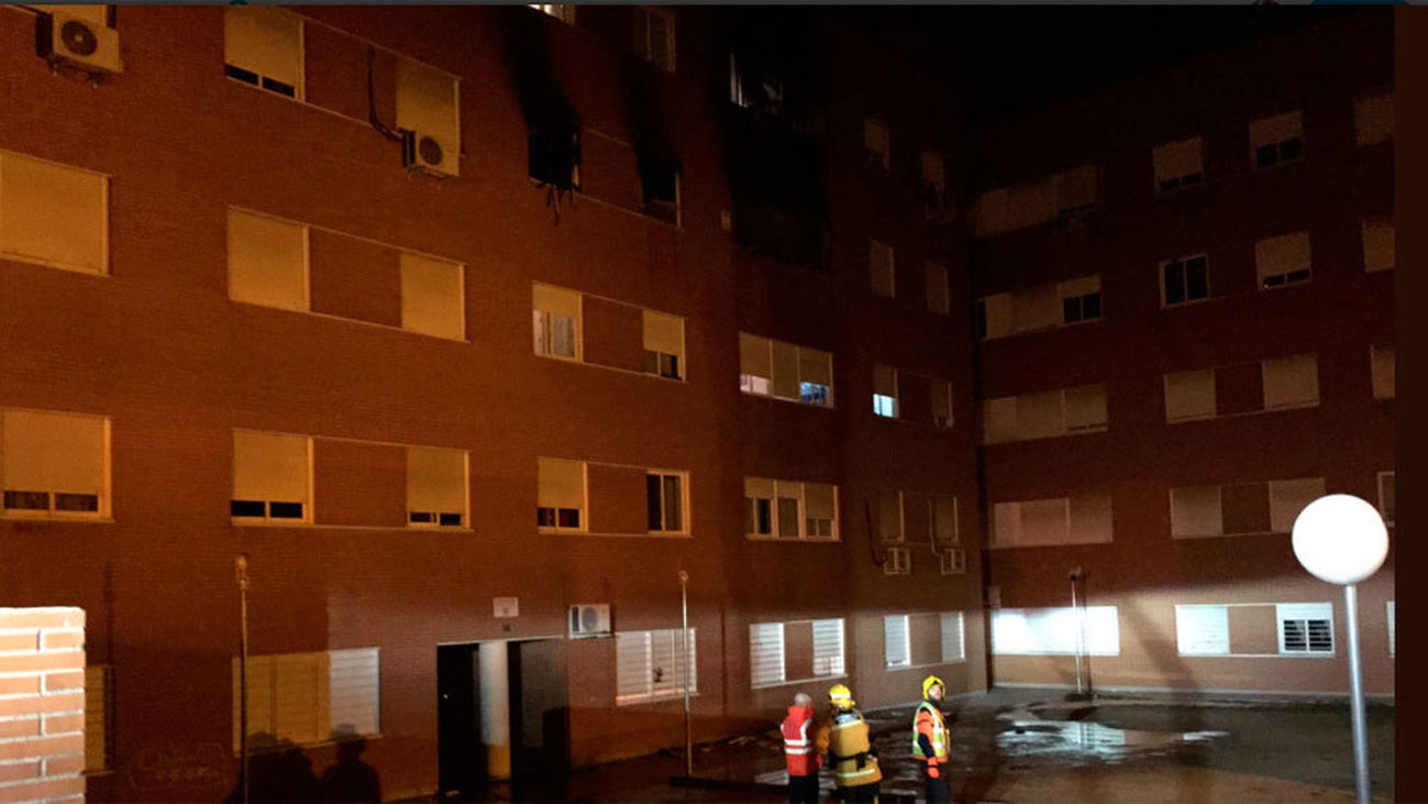 Una mujer herida en el incendio de su vivienda en Carabanchel