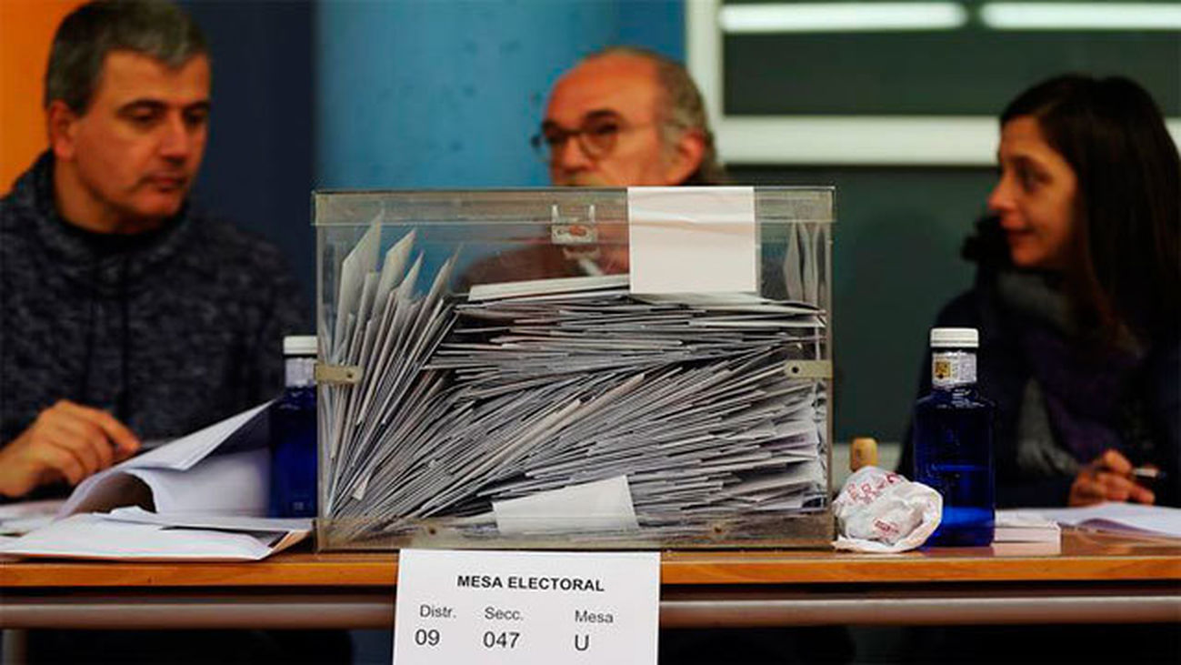 Un 68,32% de los catalanes vota hasta las 18.00 horas, 5,2 puntos más que en 2015