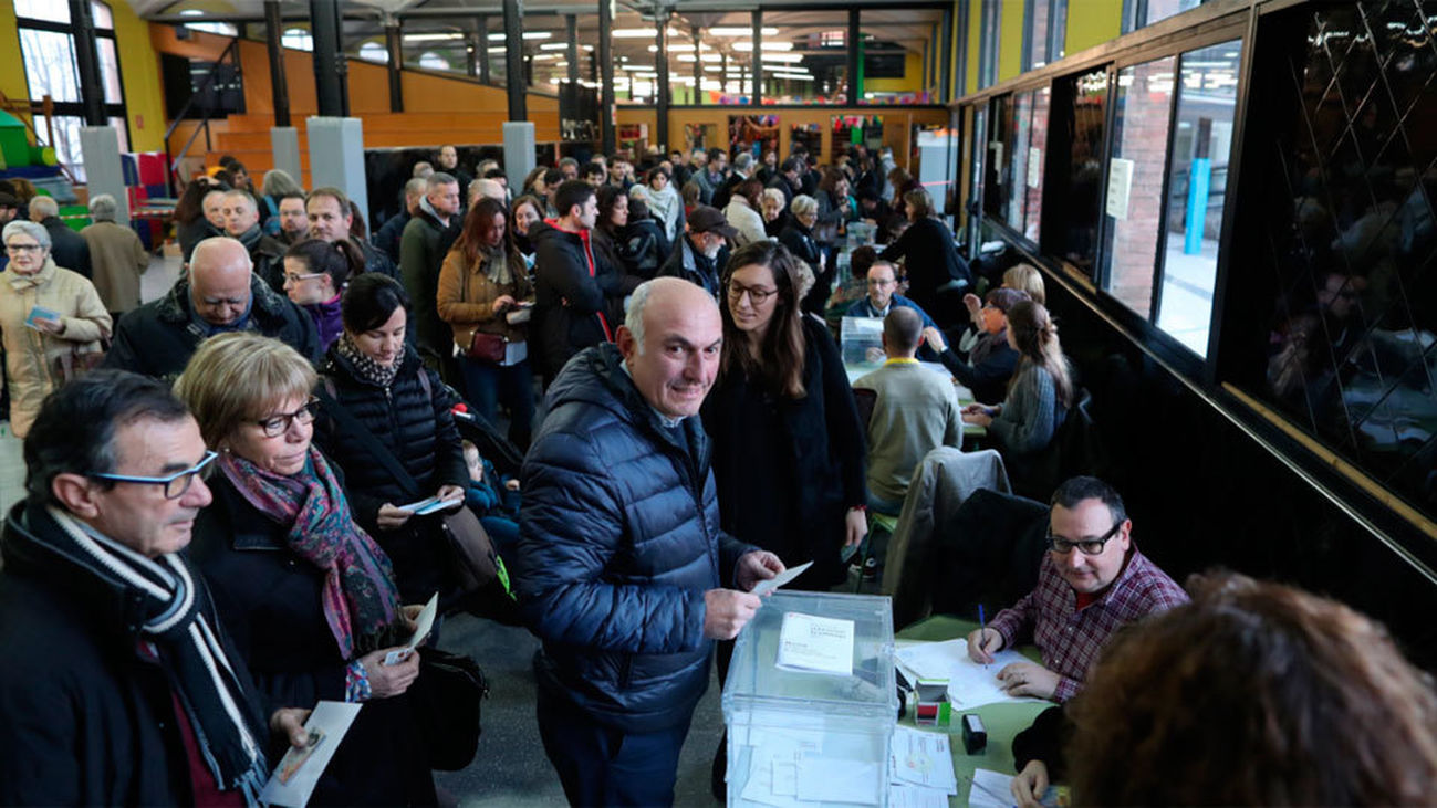 La participación a las 13:00h en Cataluña es del 34,62 %, un 0,48 menos que en 2015