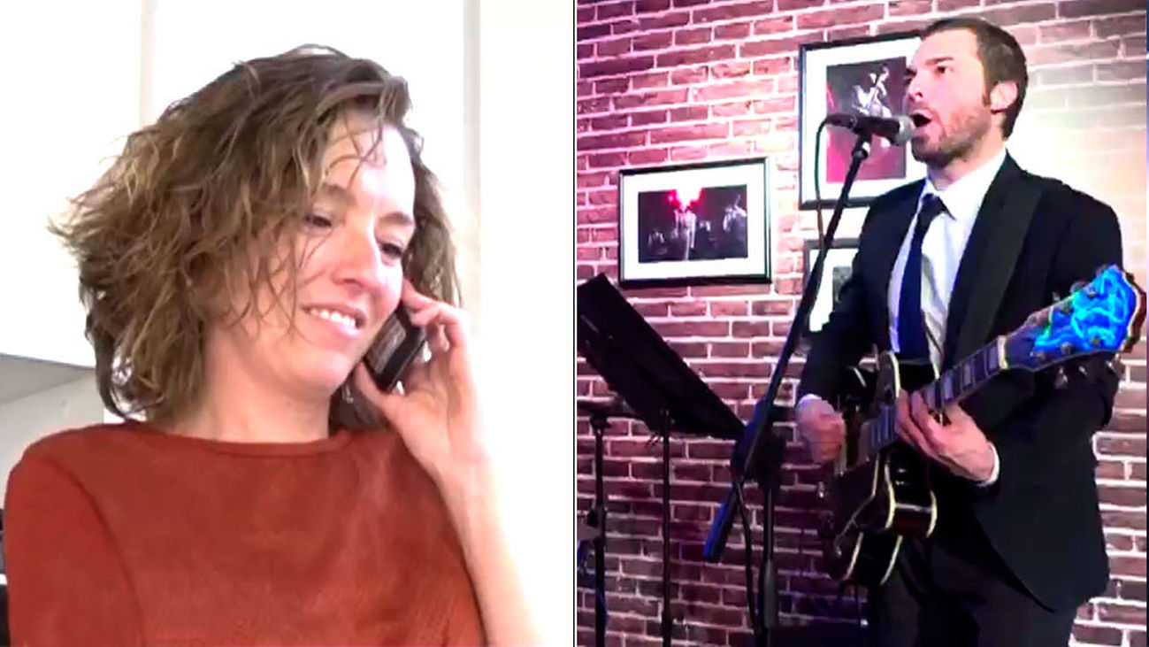 Villancicos rockeros en directo mientras esperas en el teléfono